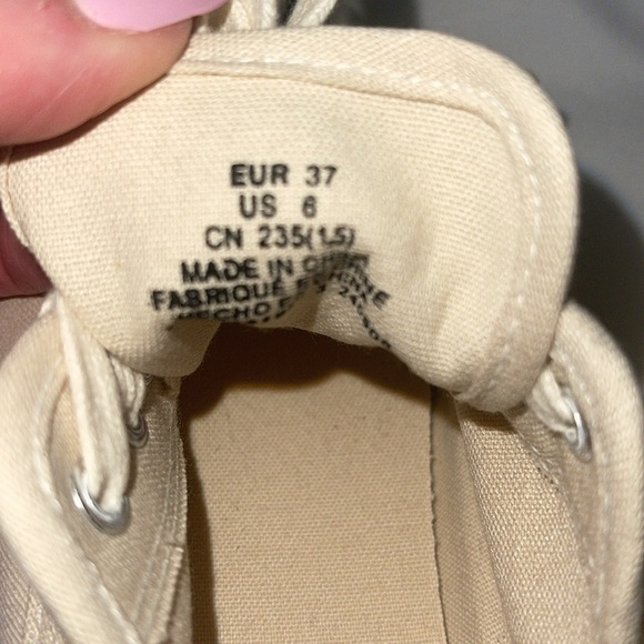 NEW- never been worn H&M Canvas sneakers. SZ. 37 (6) - Picture 6 of 6